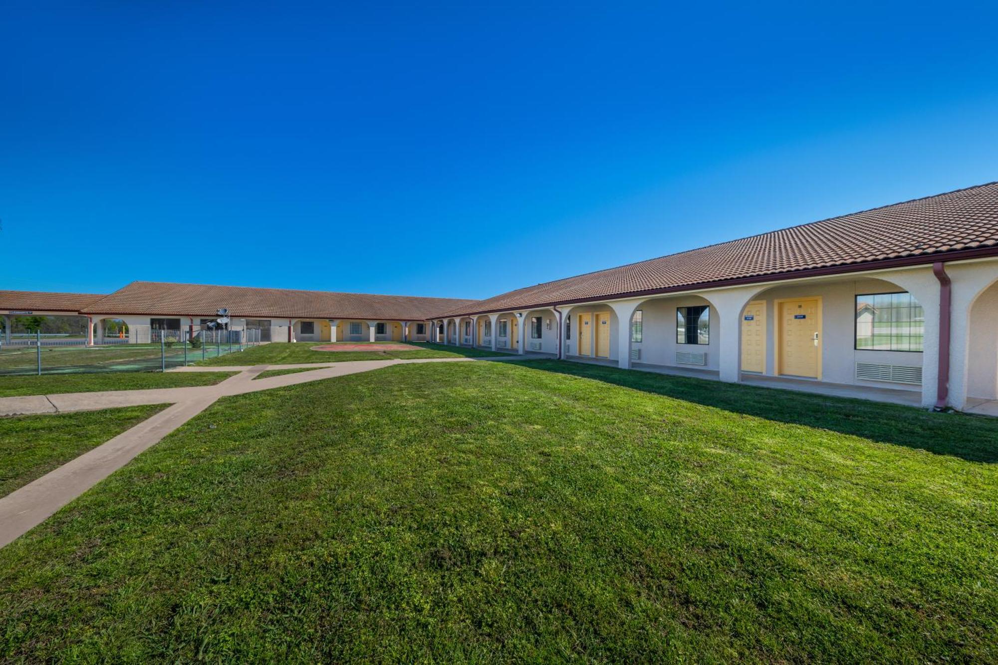Americas Best Value Inn Bonham Exterior foto